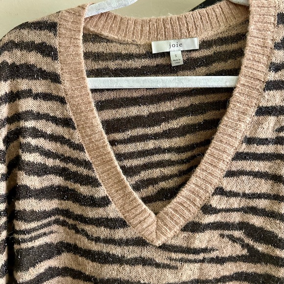 Joie Animal Print V Neckline Metallic Thread Swey SZ Small - Picture 3 of 7